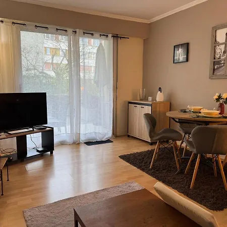 T2 - Terrasse Privee -parking Gratuit דירה *